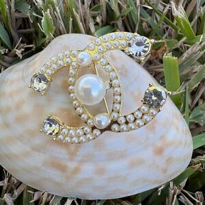 Pearl & Crystal Gold-Tone Interlocking CC Brooch - White Pearls